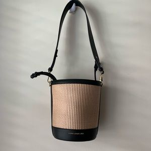 Expressions NYC round purse 👜